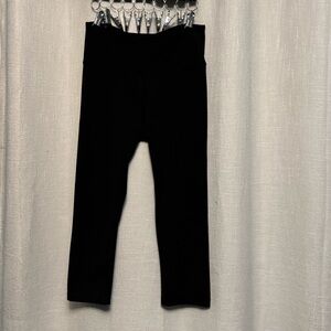 Old Navy Classic Black Women’s cropped Leggings